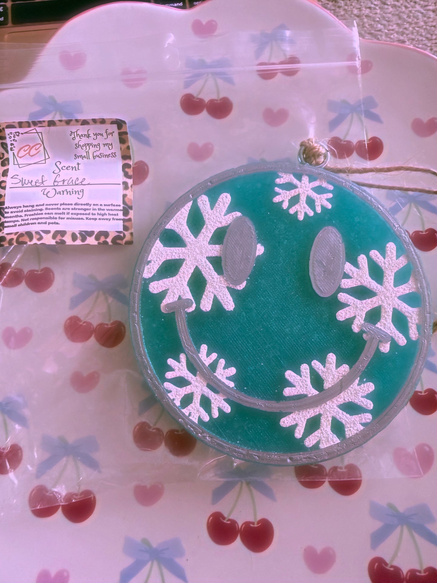 Smiley W/Snowflakes Freshie