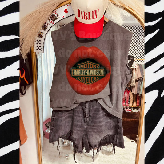 Lips Muscle Tee